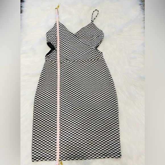 H&M Black and White Patterned Mini Dress - Picture 3 of 7